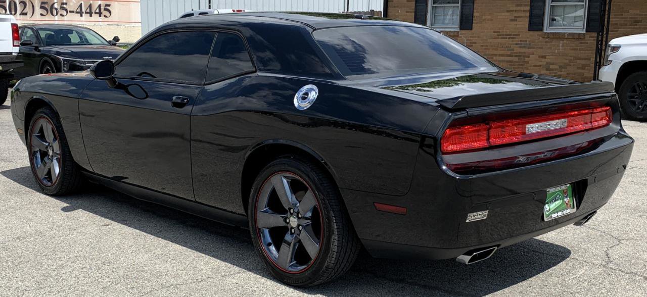 Used 2014 Dodge Challenger SXT RWD image 3