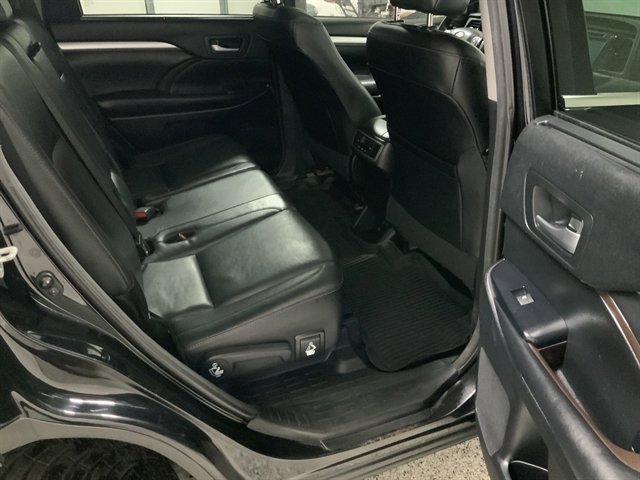 Used 2017 Toyota Highlander XLE AWD/4WD image 22