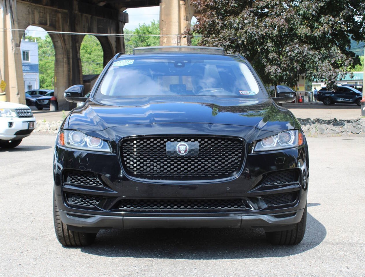 Used 2019 Jaguar F-PACE Premium AWD/4WD image 2