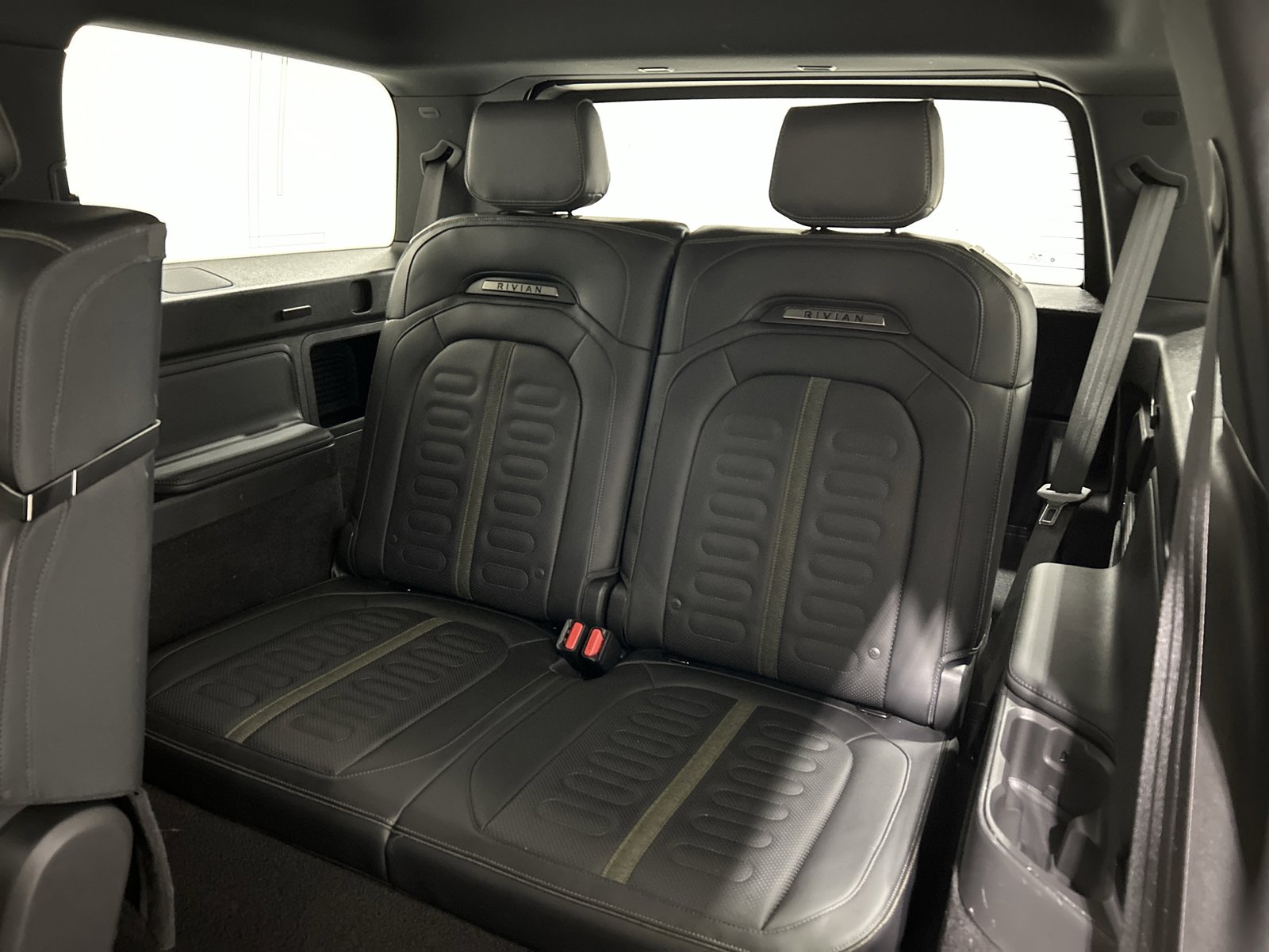 Used 2025 Rivian R1S Adventure image 22