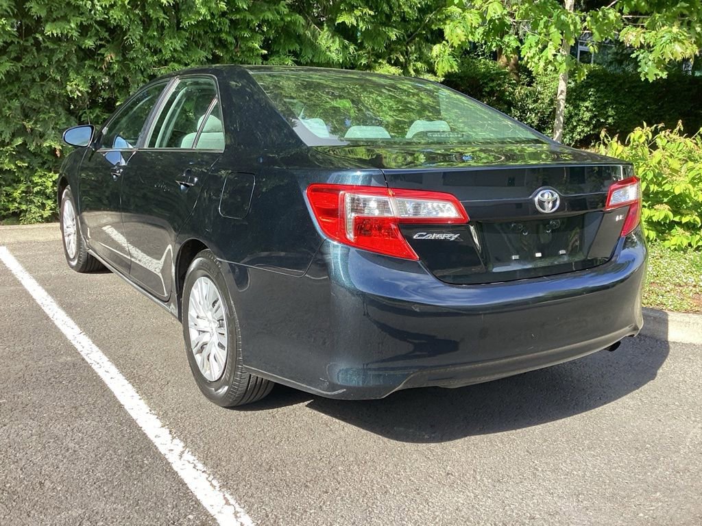 Used 2013 Toyota Camry LE FWD image 9