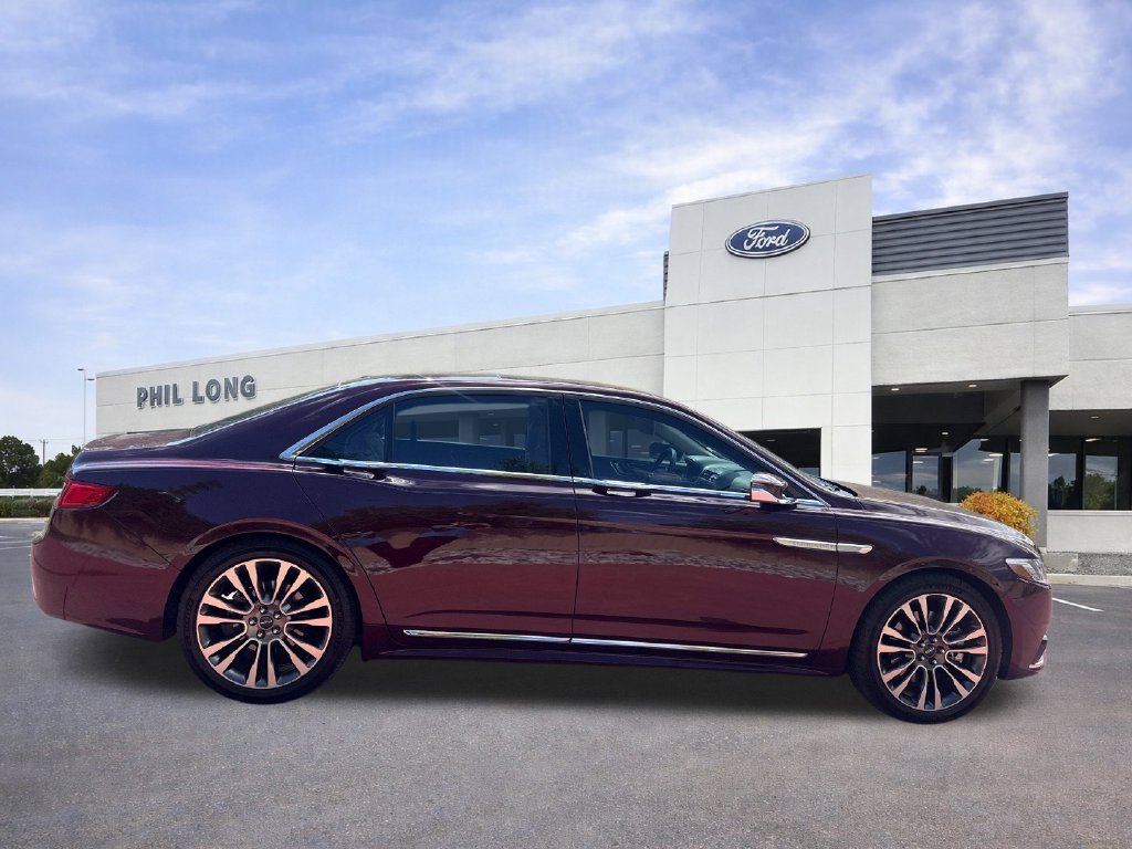 Used 2017 Lincoln Continental Select w/ Climate Package AWD/4WD image 9