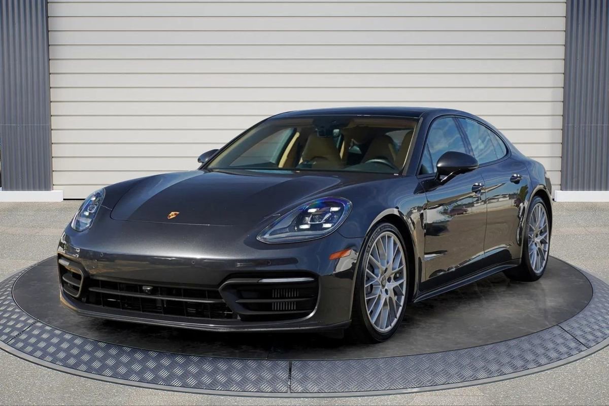 Used 2021 Porsche Panamera w/ Premium Package image 3