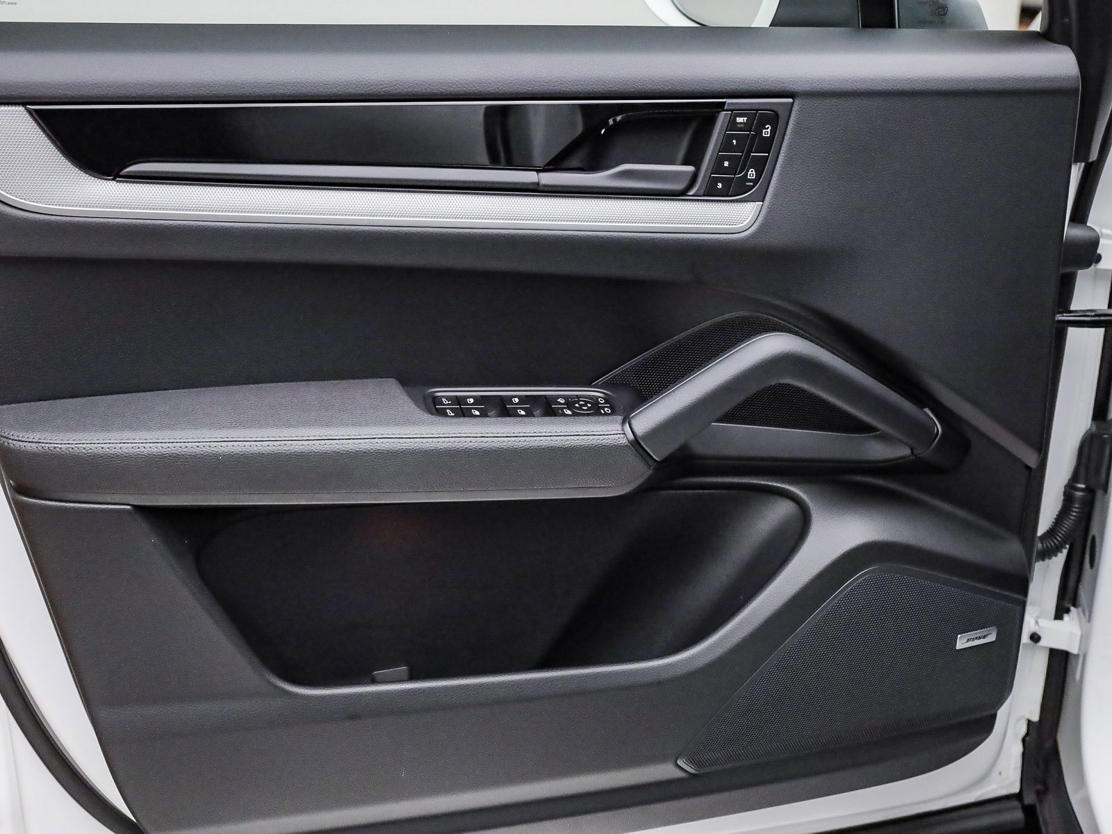 Used 2025 Porsche Cayenne image 24