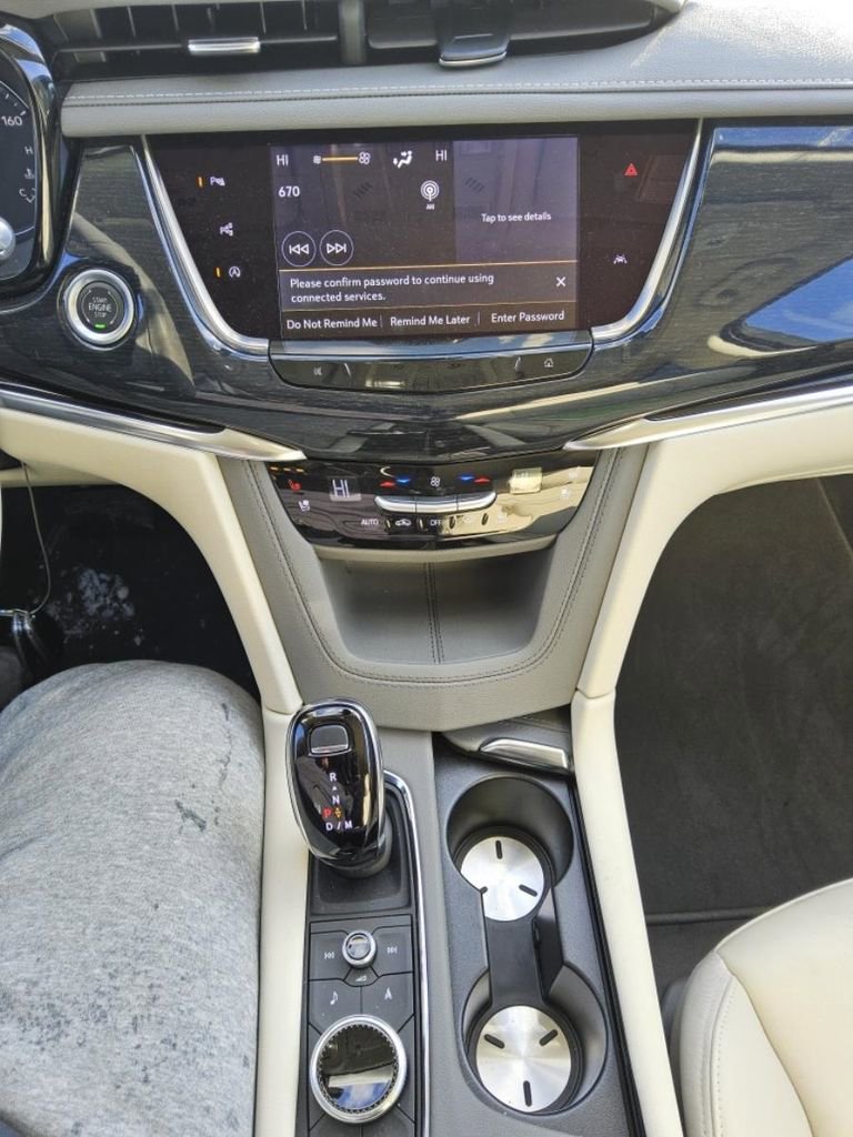 Used 2025 Cadillac XT6 Premium Luxury w/ Technology Package image 5