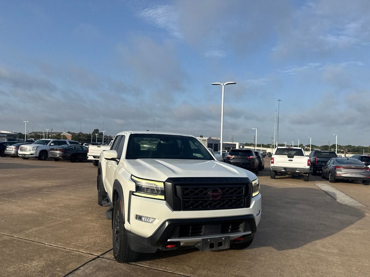 Used 2022 Nissan Frontier Pro-X RWD image 3