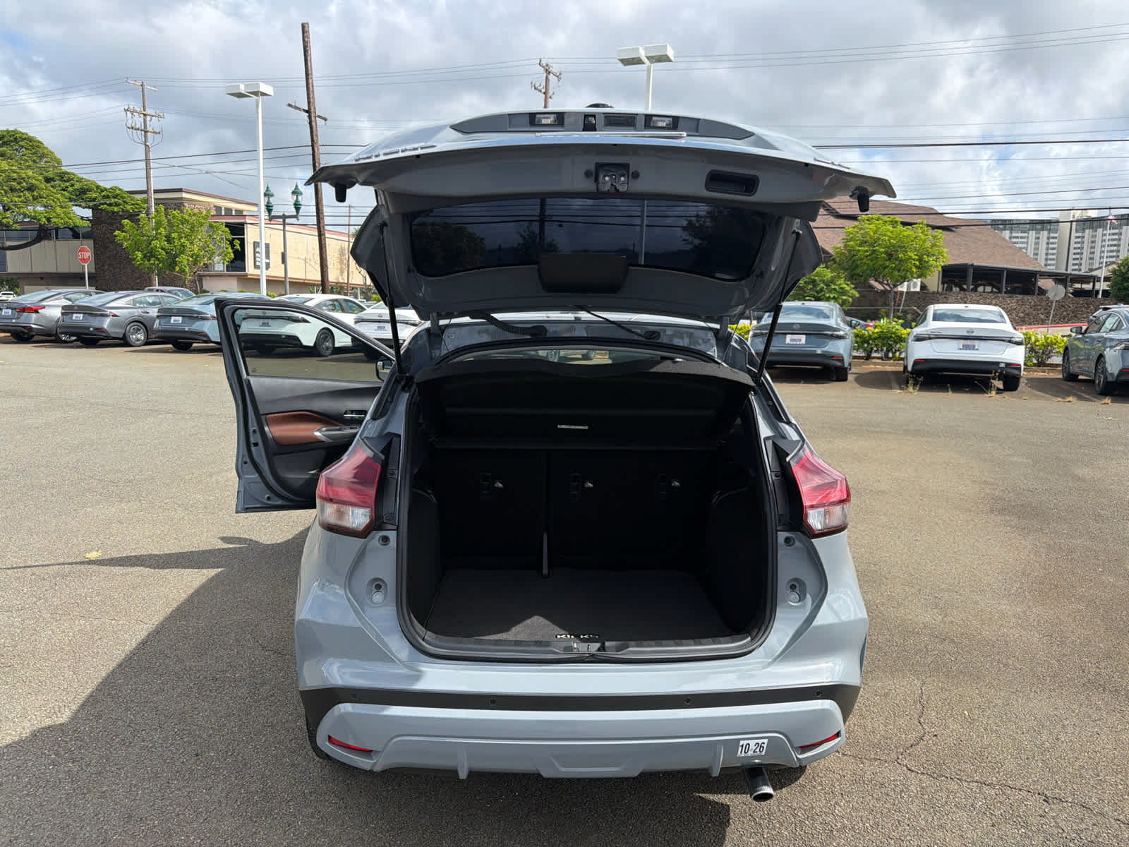 Used 2023 Nissan Kicks SR FWD image 11