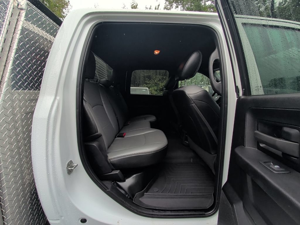 Used 2024 RAM 5500 Tradesman w/ Chrome Appearance Group AWD/4WD image 12