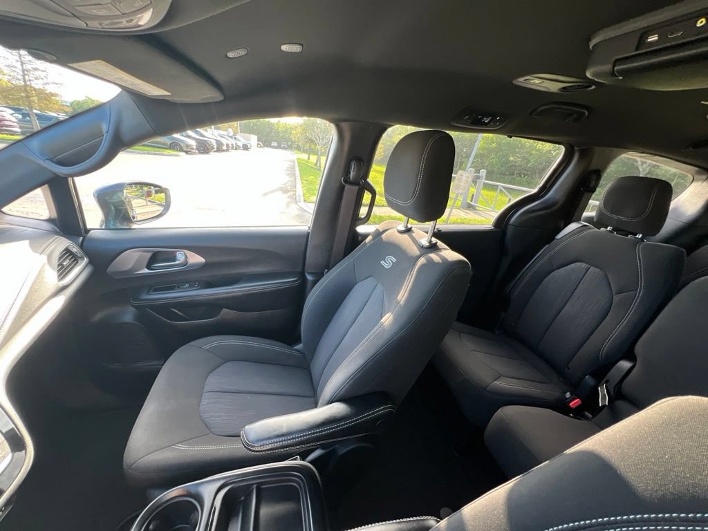 Used 2021 Chrysler Pacifica Touring w/ S Appearance Package FWD image 47