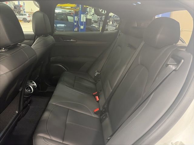 Used 2023 Alfa Romeo Stelvio Ti image 13