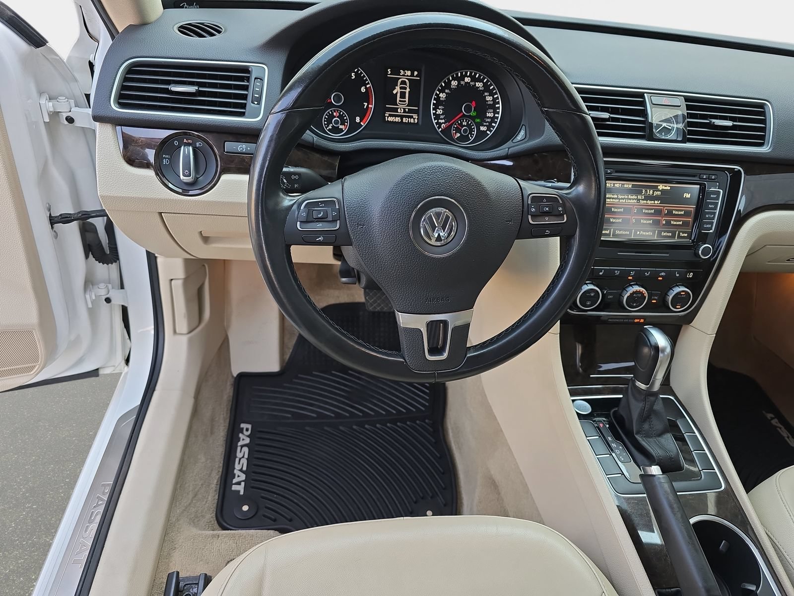 Used 2015 Volkswagen Passat 1.8T SEL Premium FWD image 19