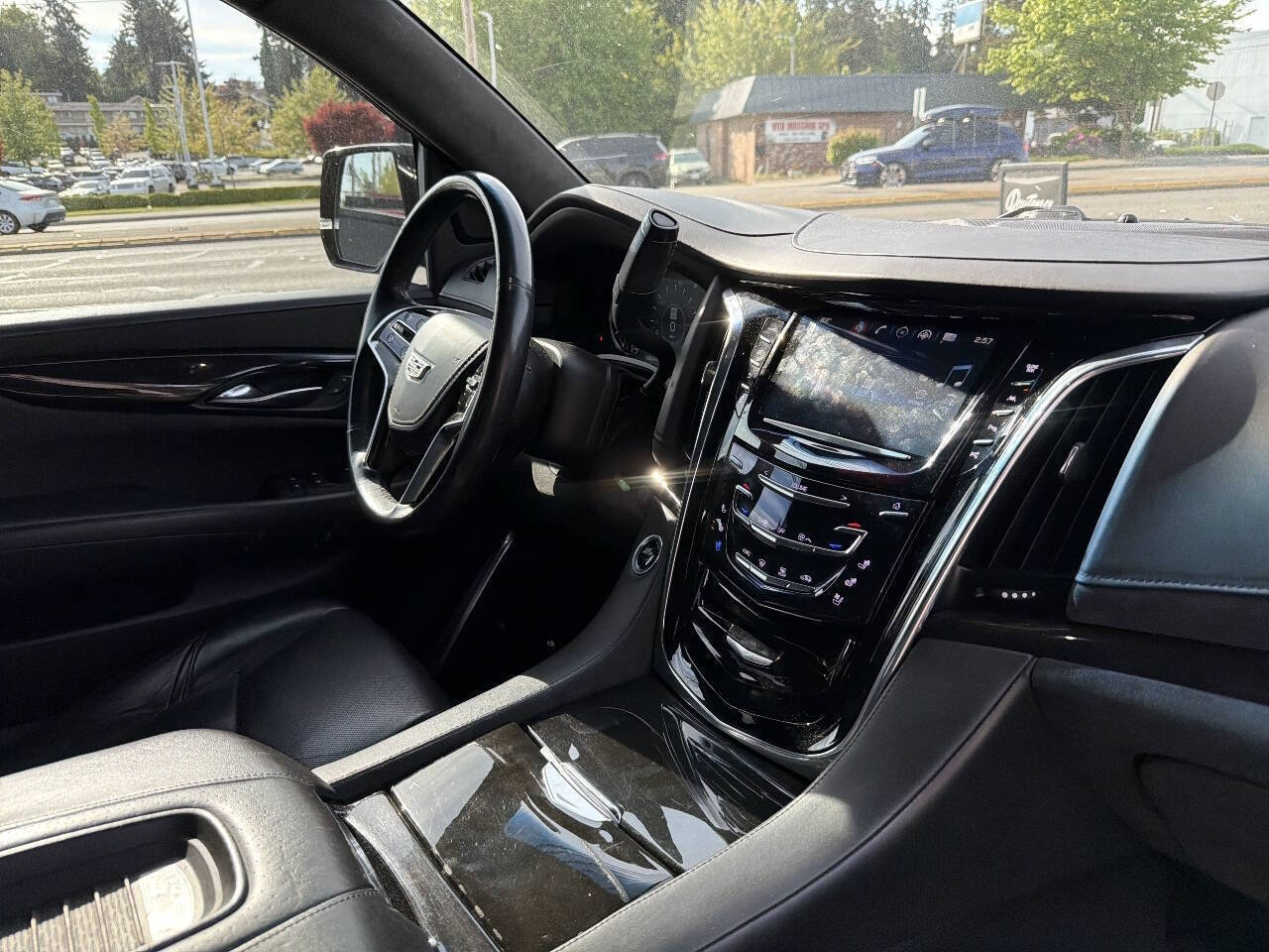 Used 2018 Cadillac Escalade Platinum AWD/4WD image 19