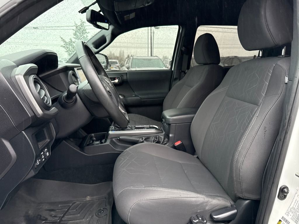 Used 2017 Toyota Tacoma TRD Sport image 16