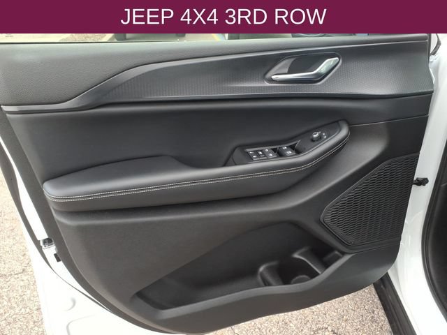 Used 2024 Jeep Grand Cherokee L Altitude AWD/4WD image 9