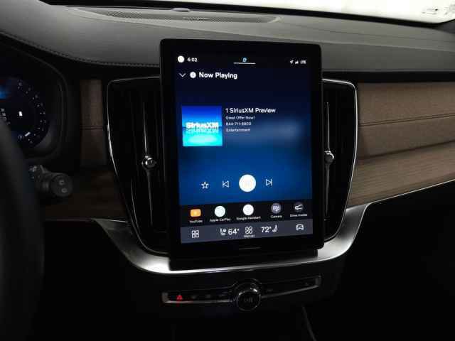 Used 2025 Volvo XC90 B5 Plus image 24