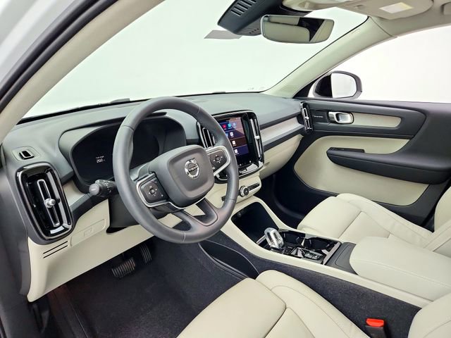 Certified 2024 Volvo XC40 B5 Plus w/ Protection Package Premier image 16