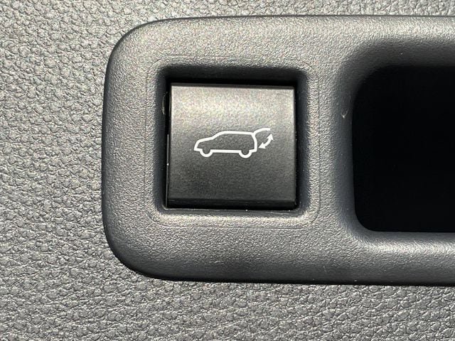 Used 2024 Toyota Highlander LE image 30