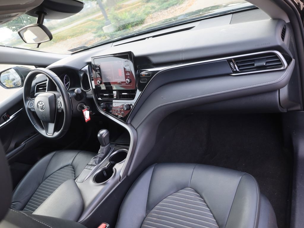Used 2024 Toyota Camry SE image 13