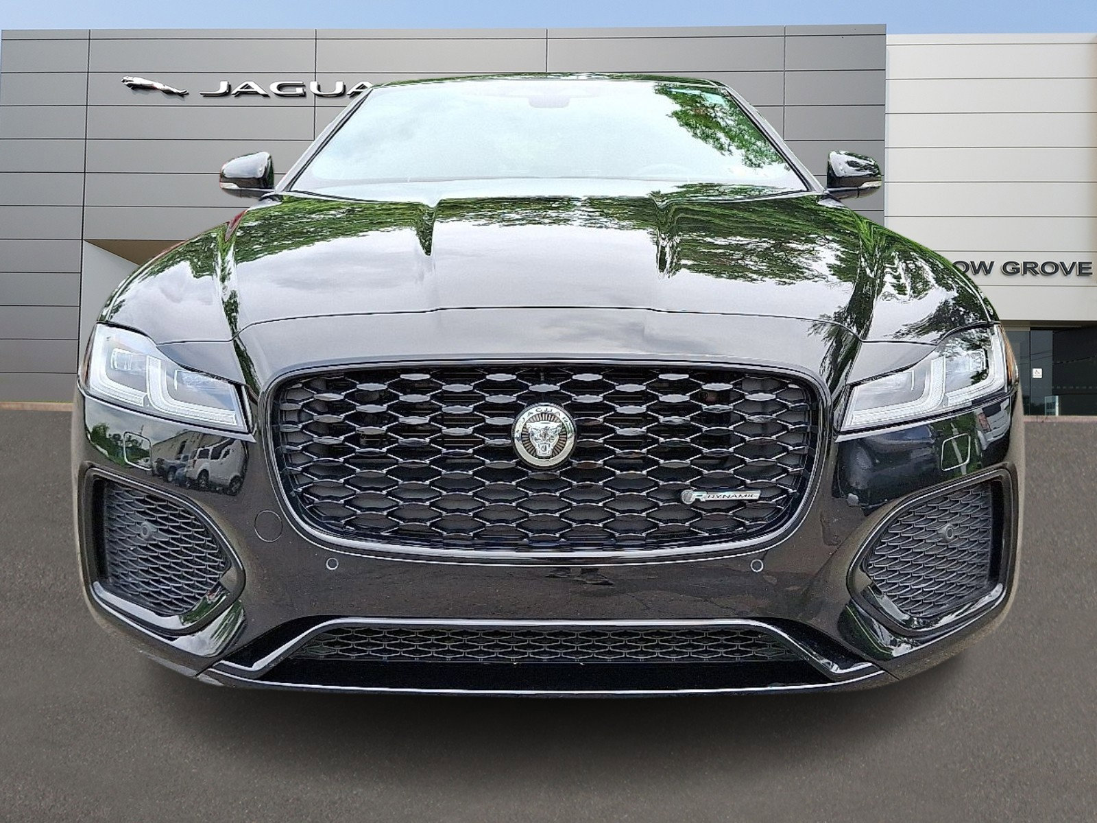 Certified 2024 Jaguar XF R-Dynamic SE image 8