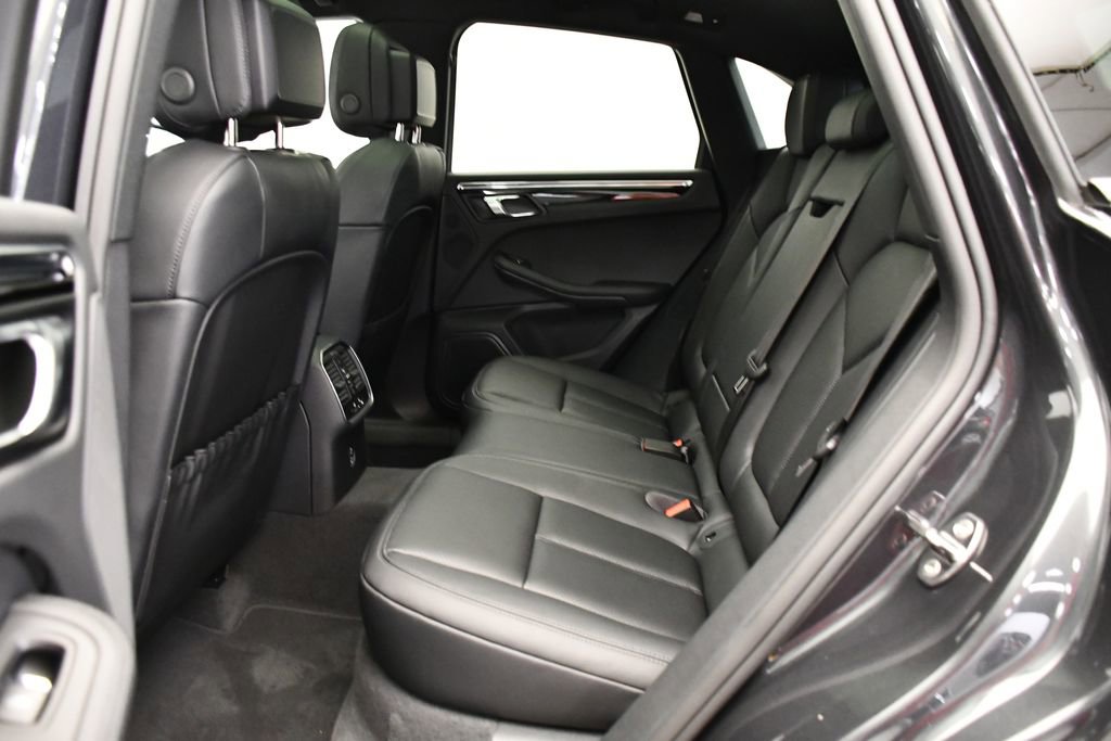 Certified 2025 Porsche Macan Turbo AWD/4WD image 44