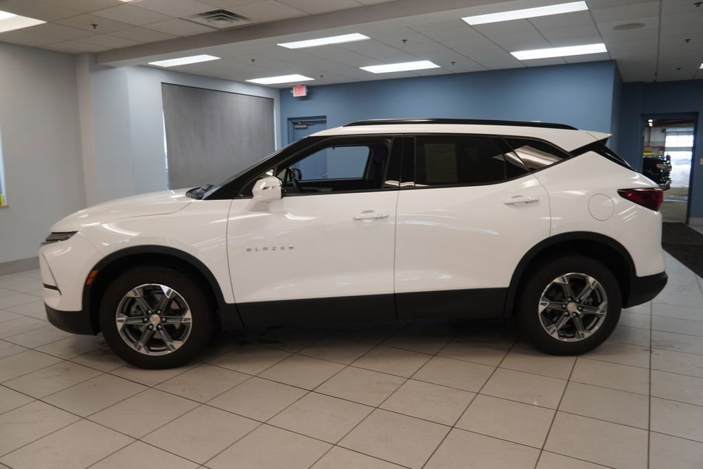 Used 2023 Chevrolet Blazer LT image 2
