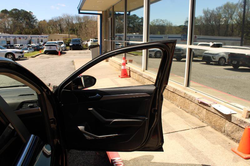 Used 2021 Volkswagen Jetta R-Line FWD image 17