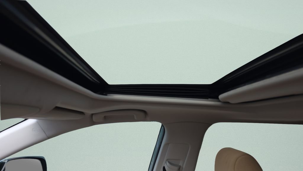 Used 2021 Toyota RAV4 XLE w/ Convenience Package FWD image 17