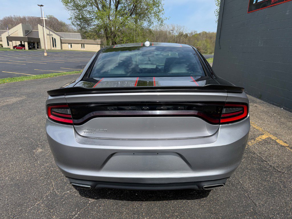 Used 2016 Dodge Charger SXT image 4