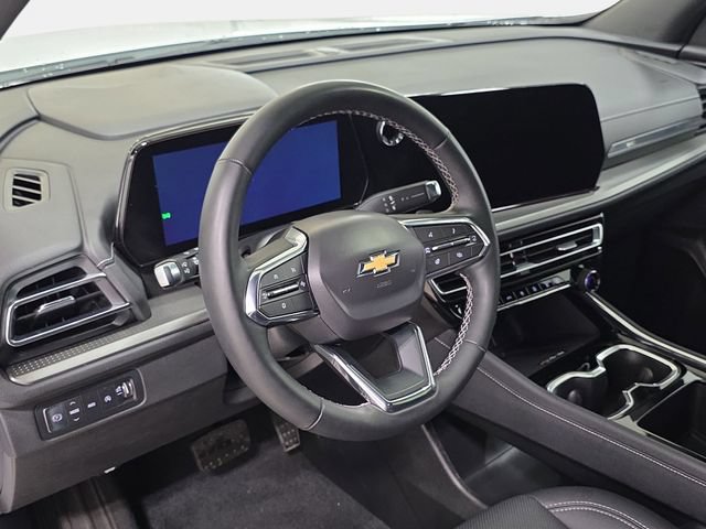 Used 2025 Chevrolet Traverse LT AWD/4WD image 16