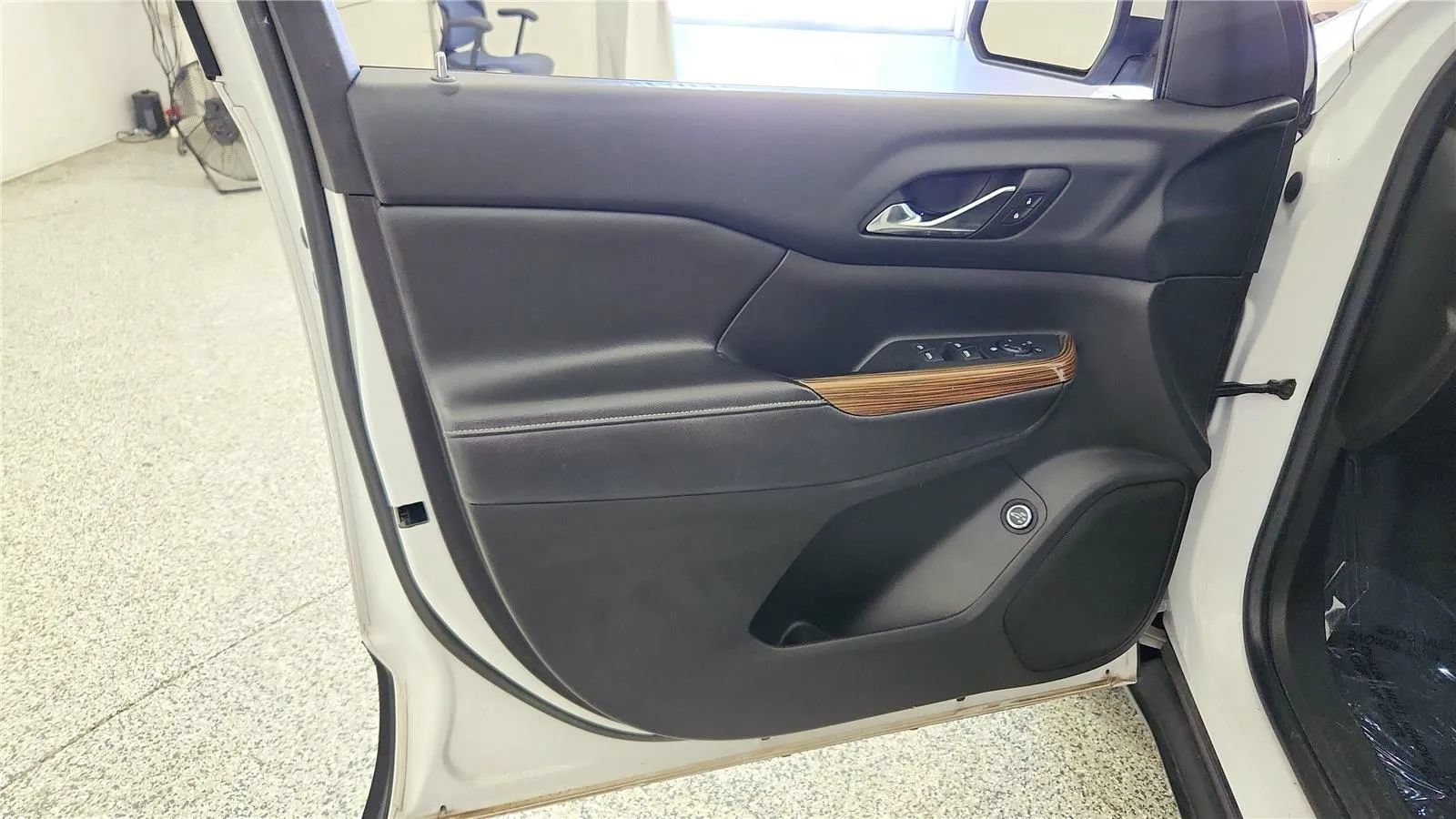 Used 2017 GMC Acadia SLE FWD image 31