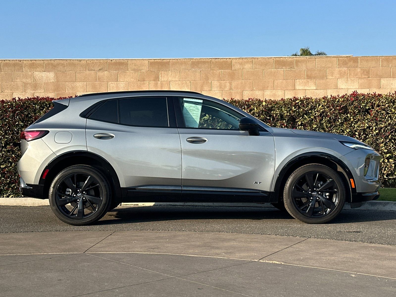 New 2025 Buick Envision Sport Touring image 3