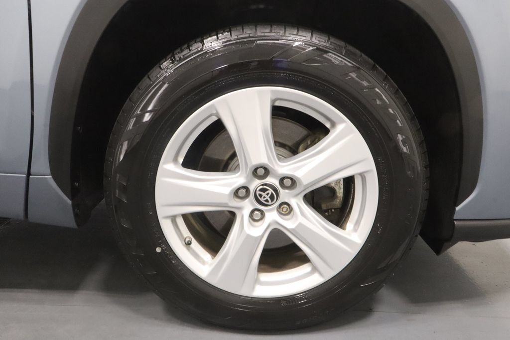 Used 2021 Toyota Highlander LE FWD image 29