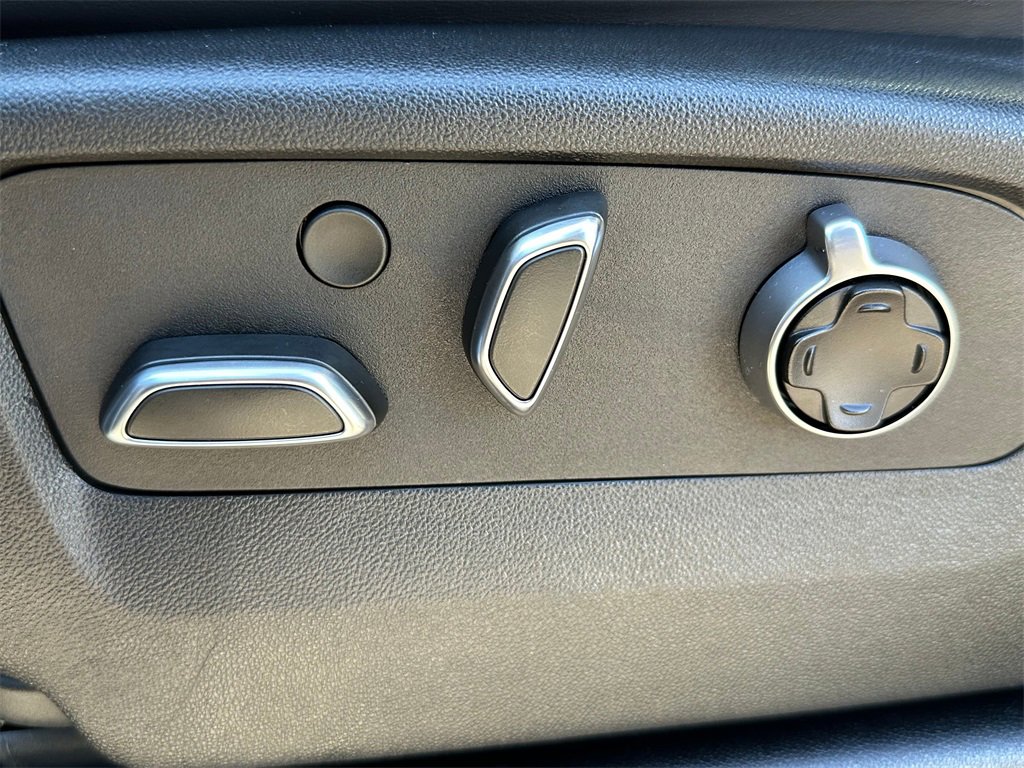 Used 2025 GMC Yukon XL AT4 Ultimate image 24