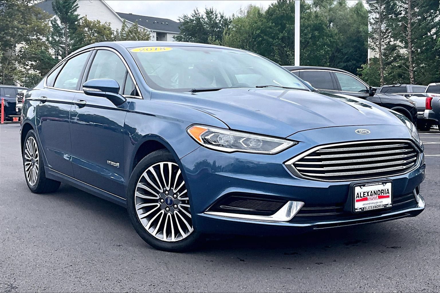 Used 2018 Ford Fusion SE w/ Equipment Group 602A FWD image 2