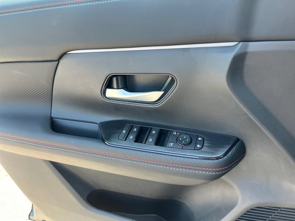 New 2027 Nissan Kicks SR w/ Cold Weather Package FWD image 4