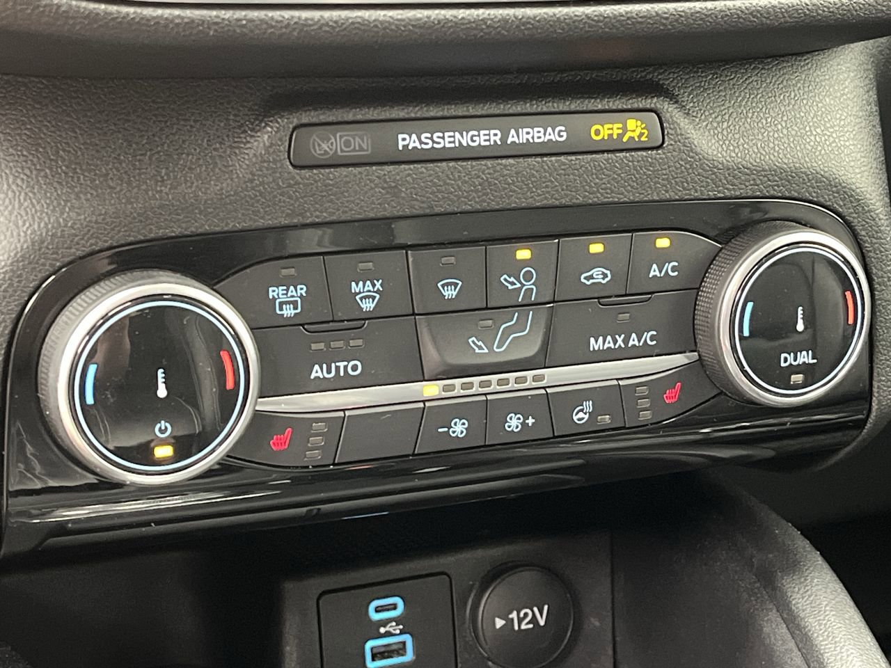 Certified 2022 Ford Escape Titanium AWD/4WD image 23