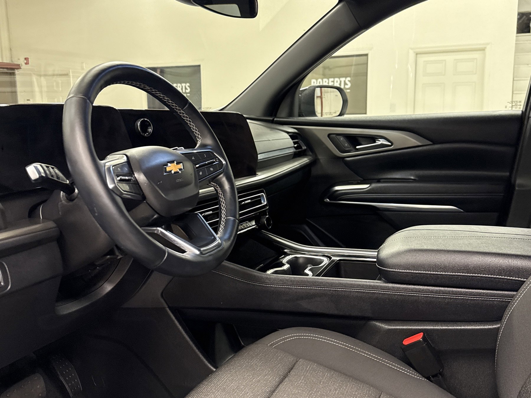 Used 2025 Chevrolet Traverse LT w/ LPO, Roadside Safety Package image 6