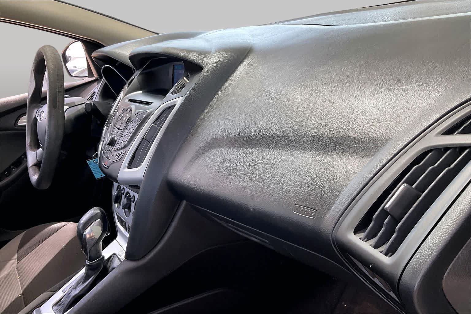 Used 2014 Ford Focus SE FWD image 18