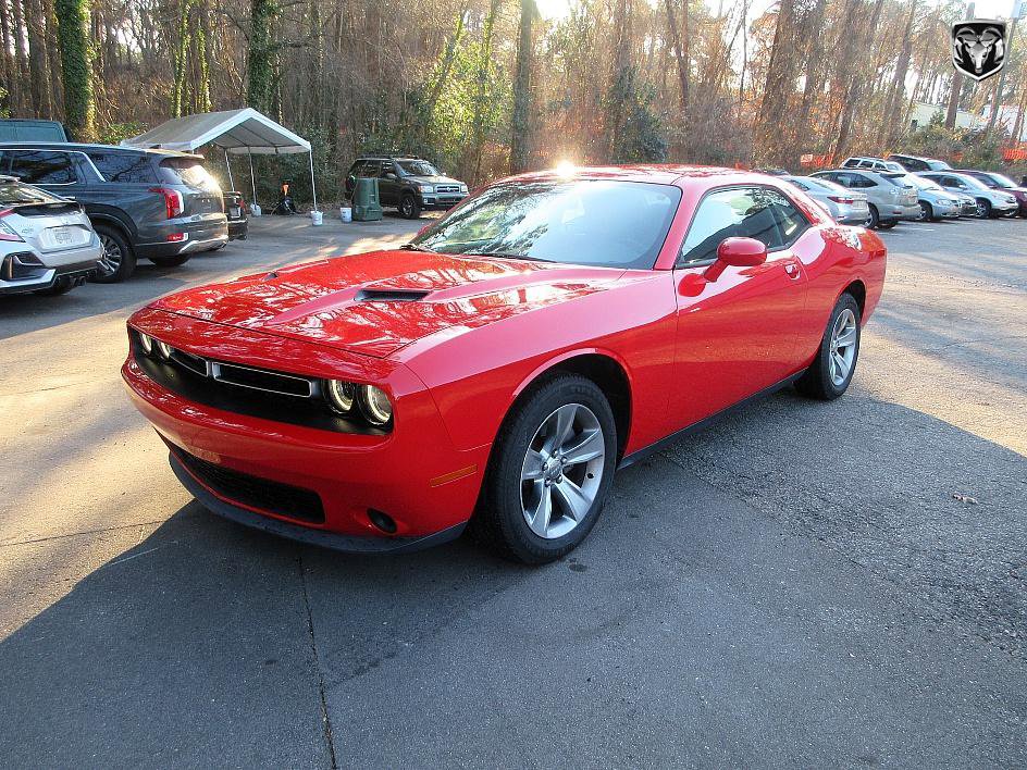 Used 2016 Dodge Challenger SXT image 3