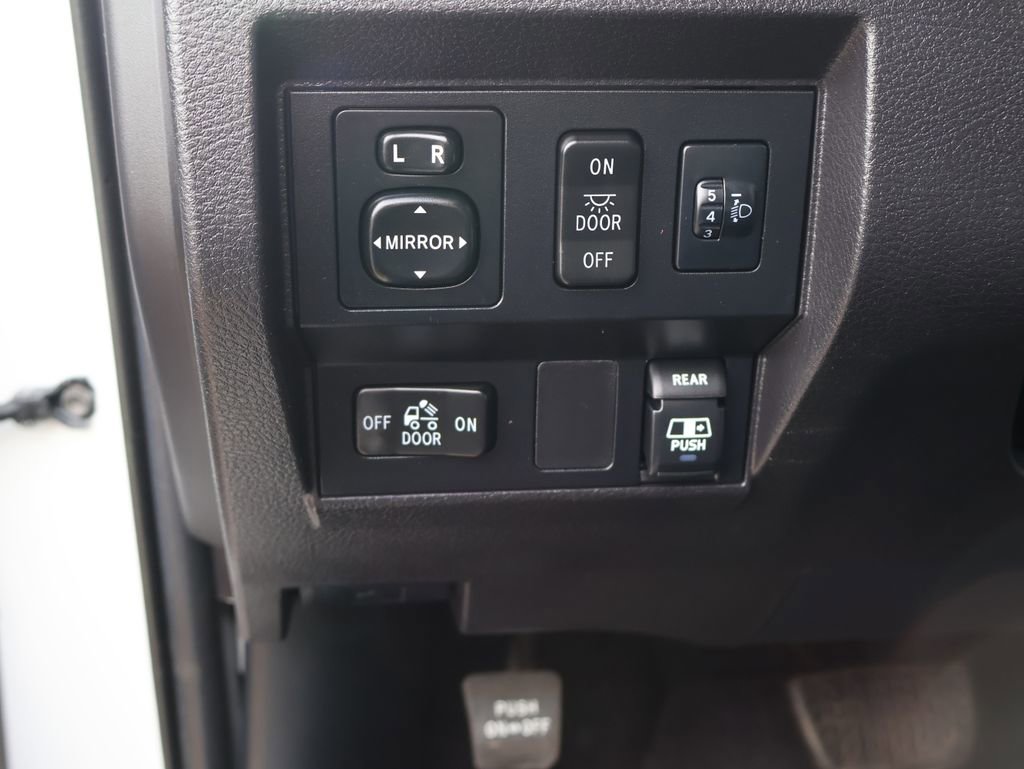 Used 2015 Toyota Tundra Limited w/ Limited Premium Package image 20