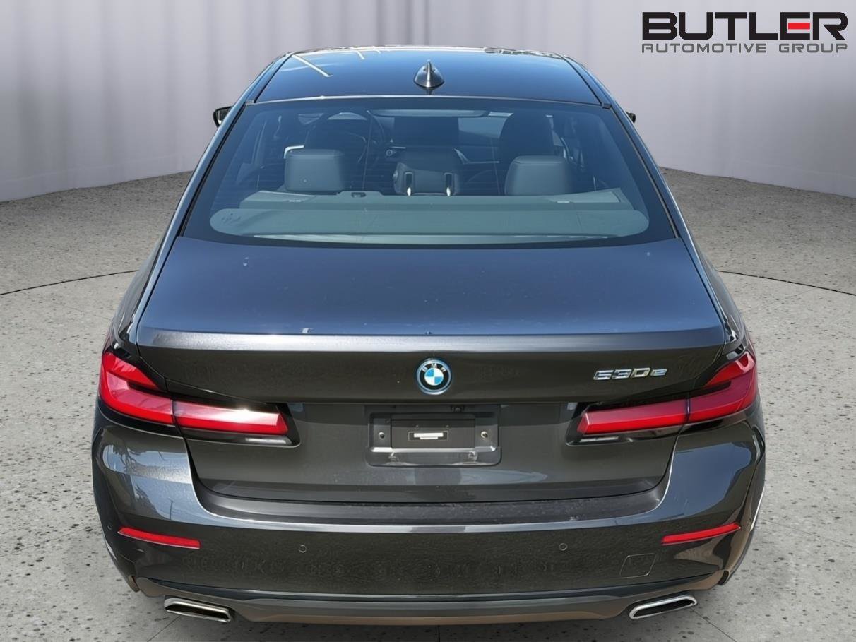 Used 2023 BMW 530e w/ Premium Package RWD image 9