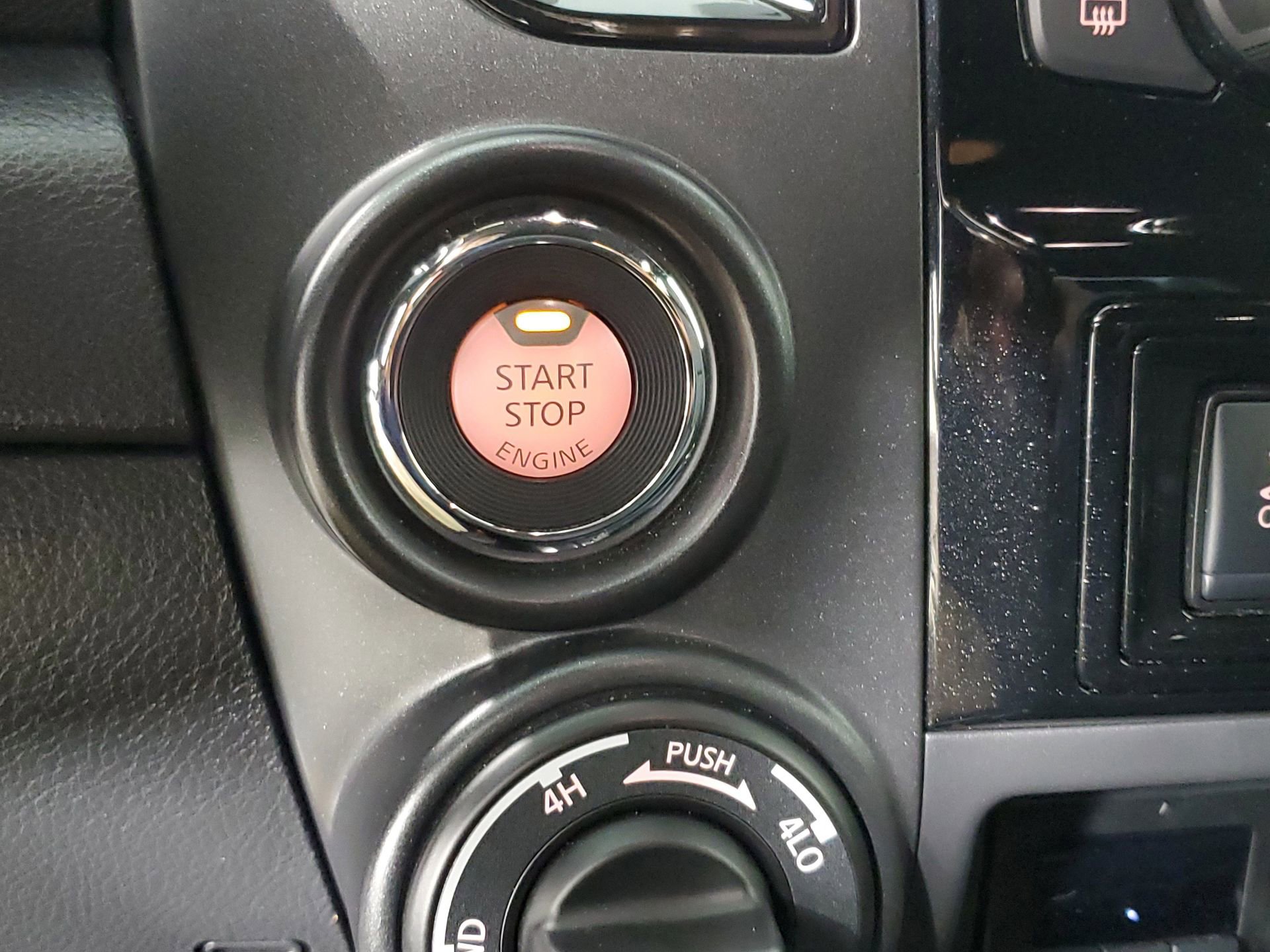 Used 2024 Nissan Titan PRO-4X w/ Pro-4x Convenience Package image 42