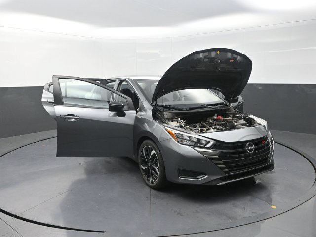 Used 2024 Nissan Versa SR FWD image 39