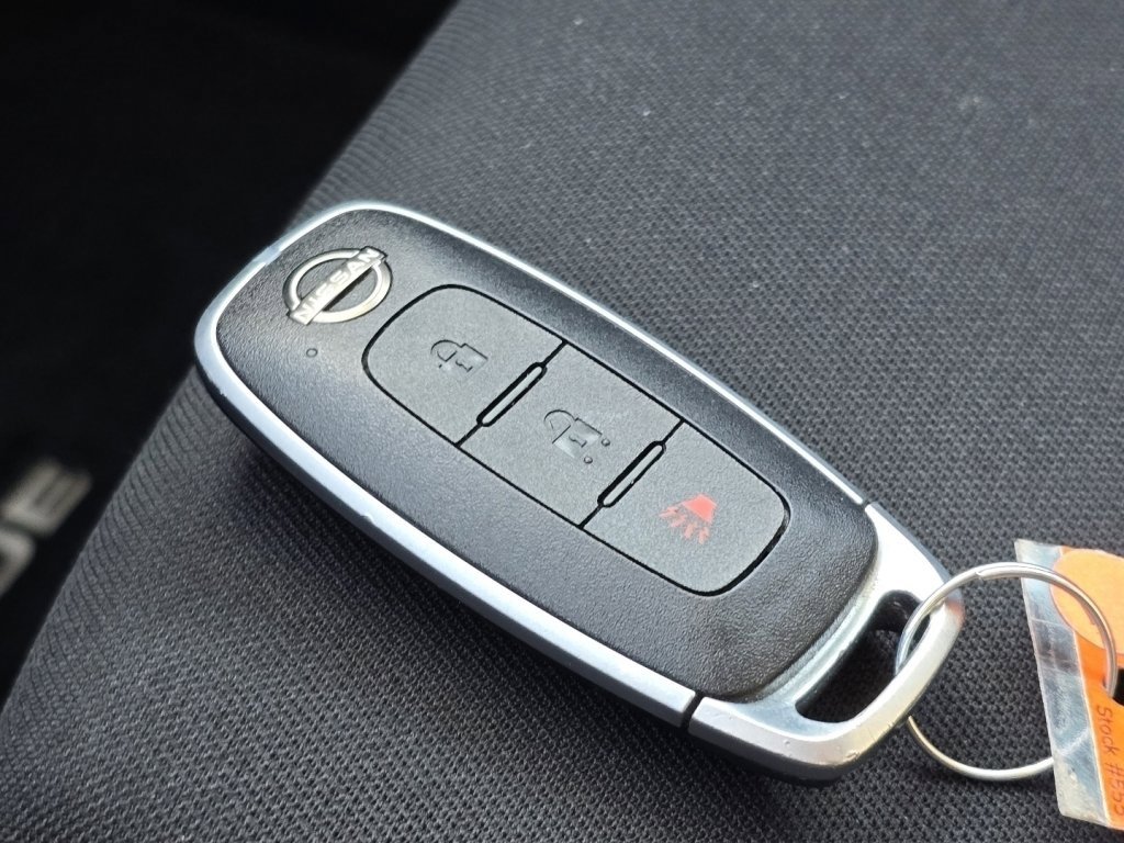 Used 2023 Nissan Rogue S image 33