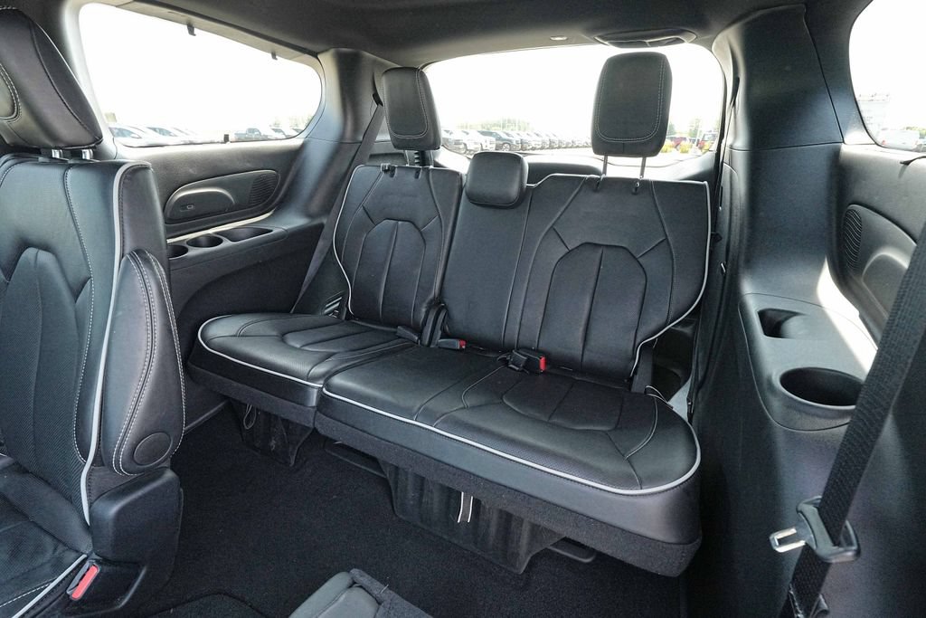 Used 2025 Chrysler Pacifica Limited FWD image 20