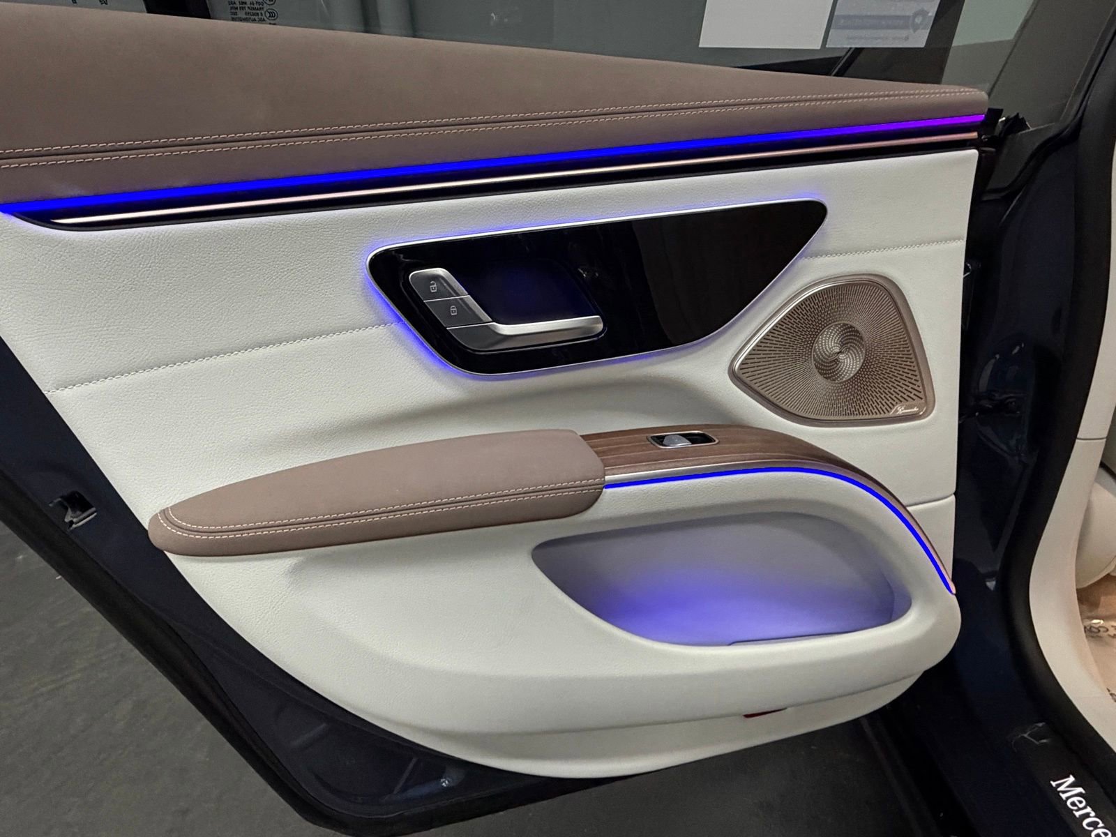 Certified 2023 Mercedes-Benz EQS 580 4MATIC Sedan image 39