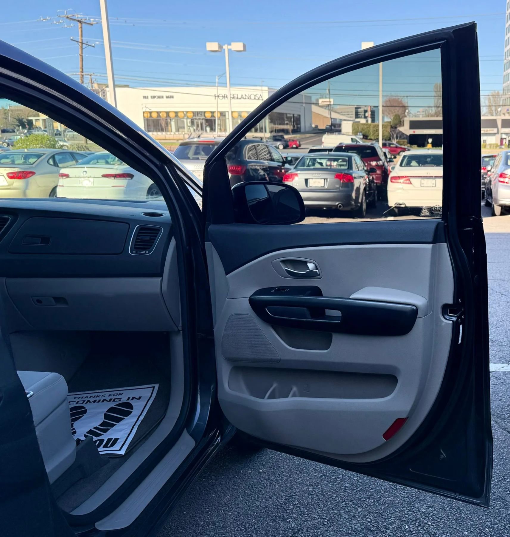 Used 2015 Kia Sedona LX w/ LX Convenience Package image 34
