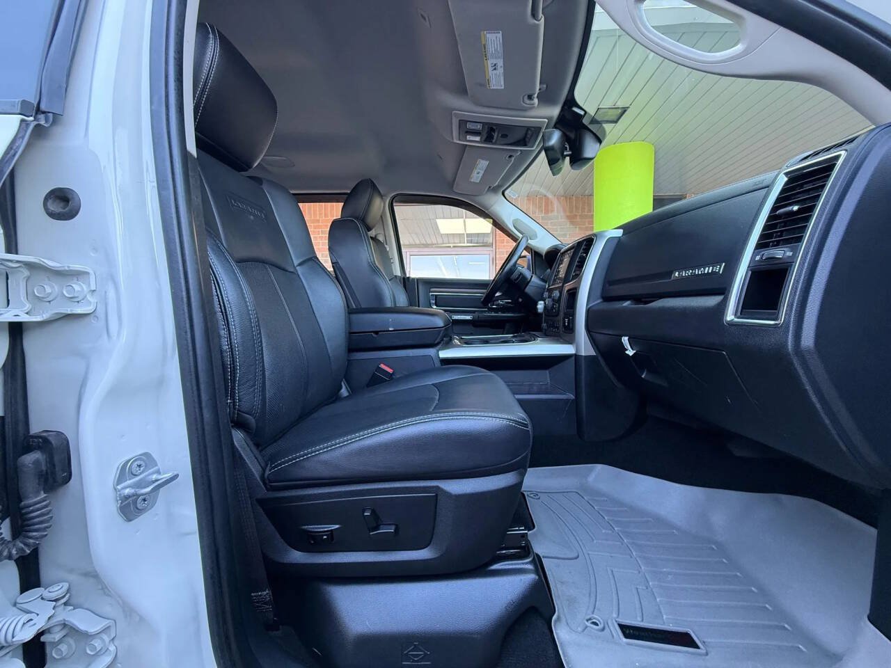 Used 2018 RAM 1500 Laramie w/ Convenience Group AWD/4WD image 21
