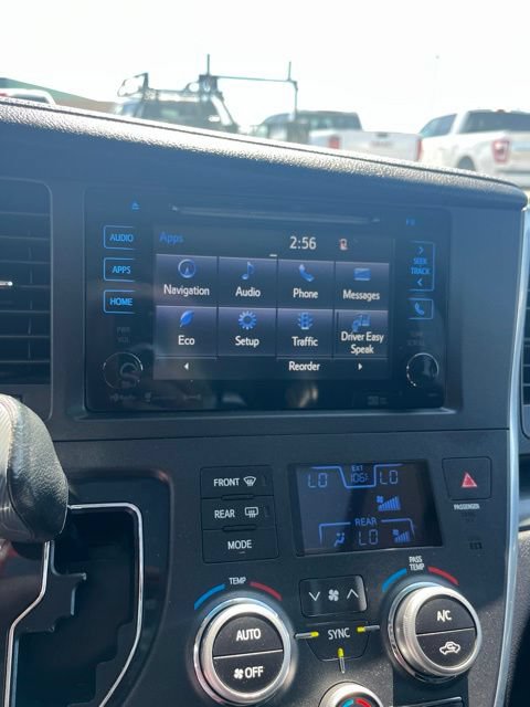 Used 2017 Toyota Sienna SE Premium FWD image 40