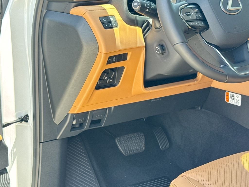 New 2026 Lexus LX 600 4WD w/ Luxury Package image 17